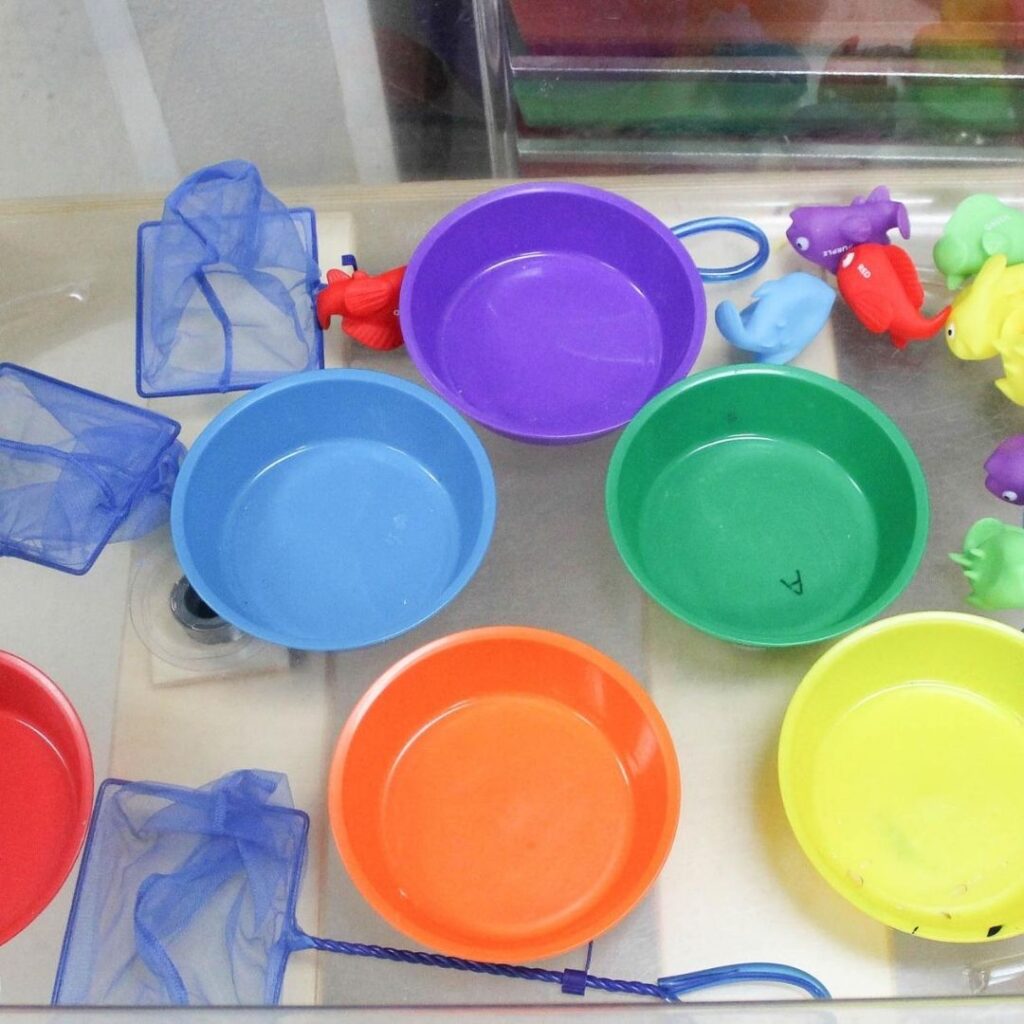 Ocean theme preschool activity. Colored fish and bowl matching game.